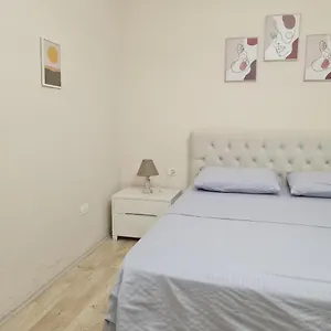 Downtown Boulevard With A Cute Balcony! Apartment